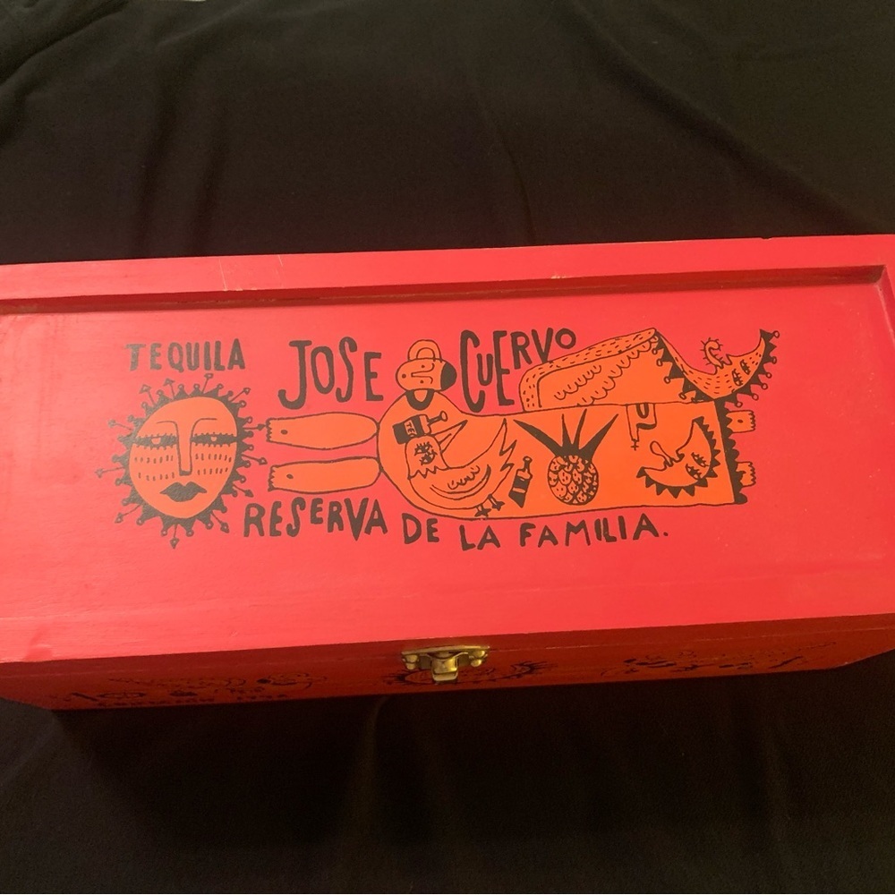 1996 Jose Cuervo Tequila Collector’s Box - Picture 3 of 9